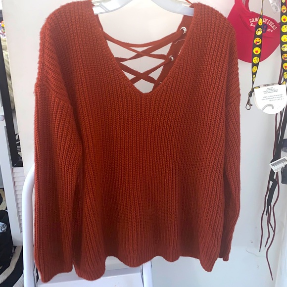 Criss cross back sweater - Picture 1 of 2